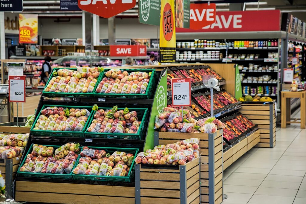 supermarché rayon fruits et légumes